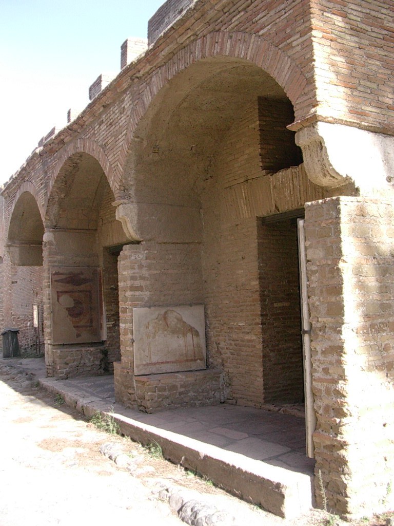 La façade du thermopolium sur la rue