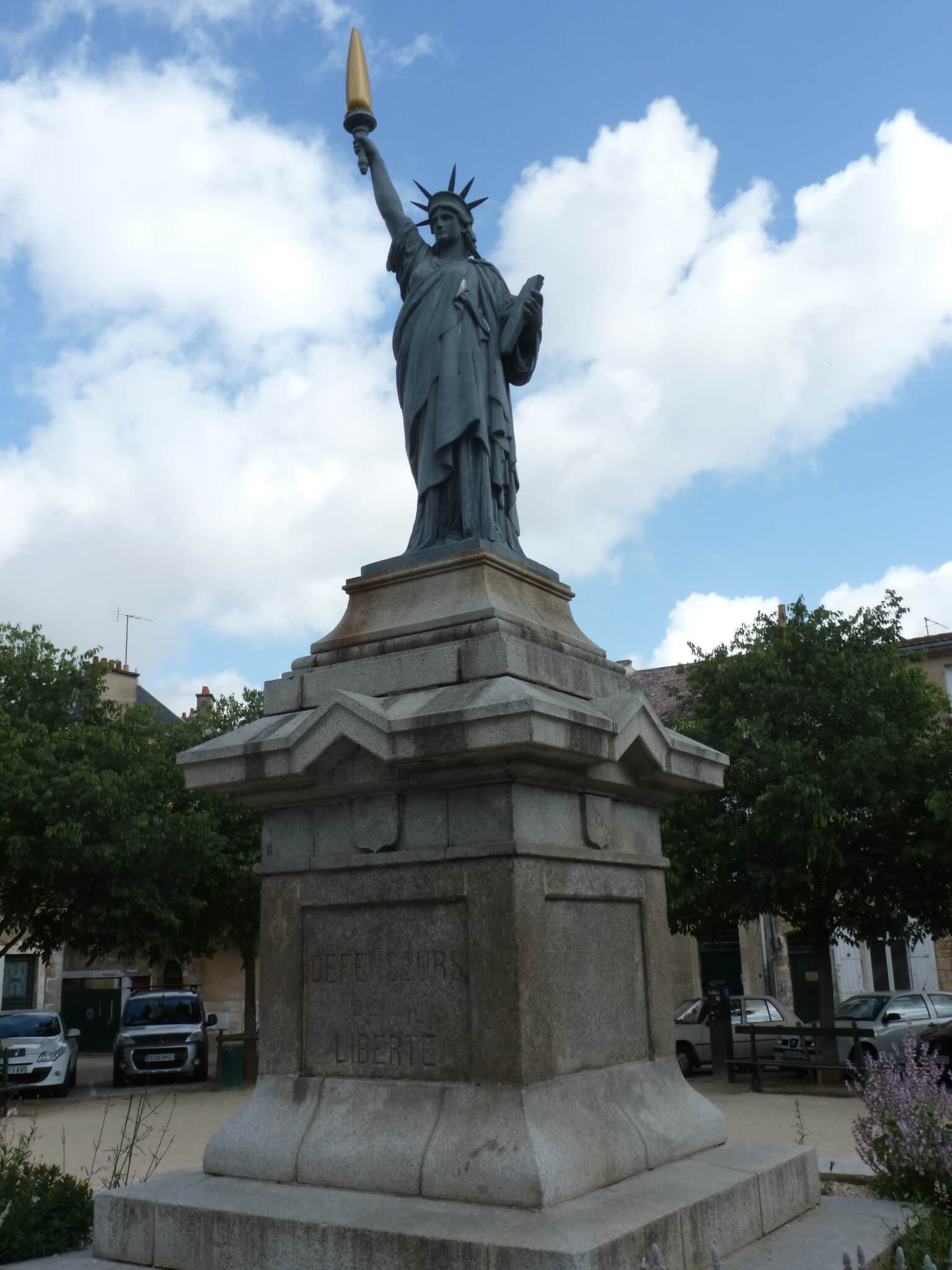 Une statue de la Liberté à Paris | architectureanecdotes
