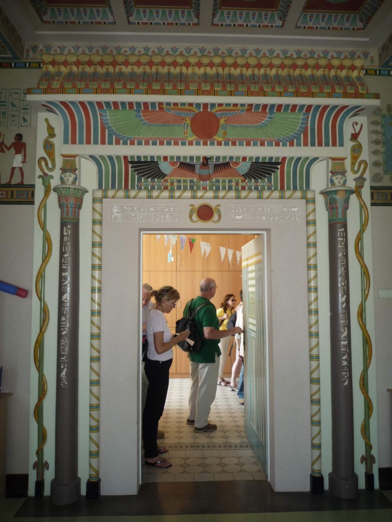 Encadrement de la porte de la salle égyptienne
