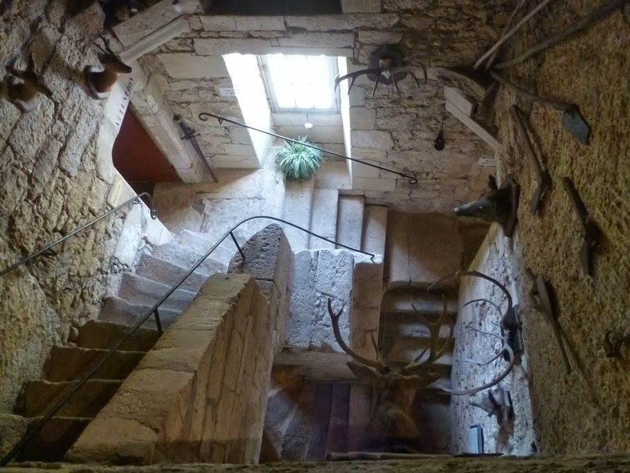 L'escalier principal, au départ à vis puis modifié ensuite