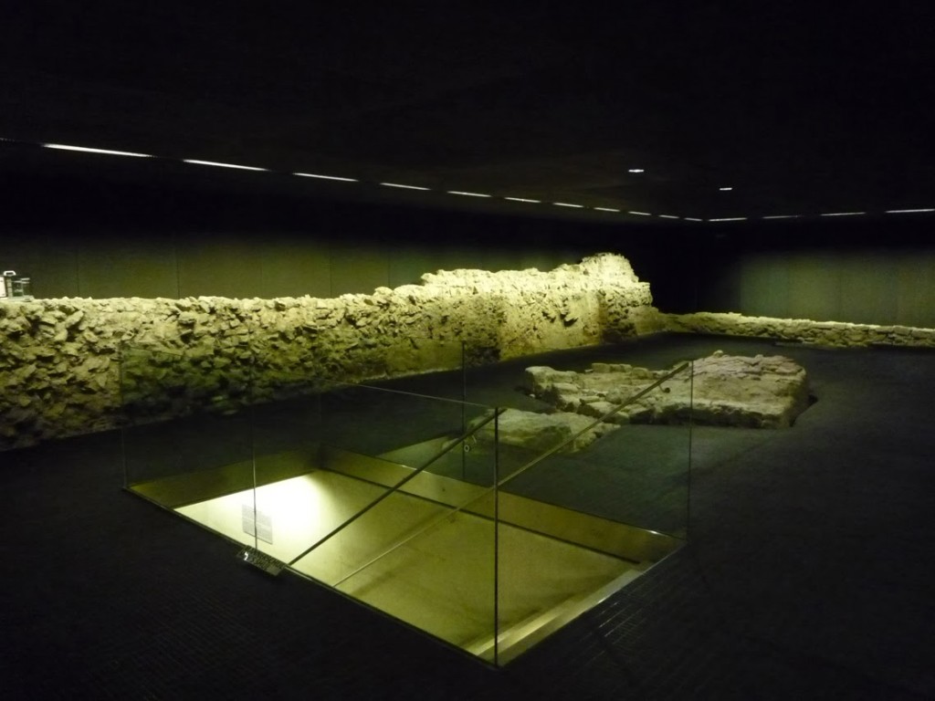 Les vestiges sont accessibles par un souterrain partant du musée. 