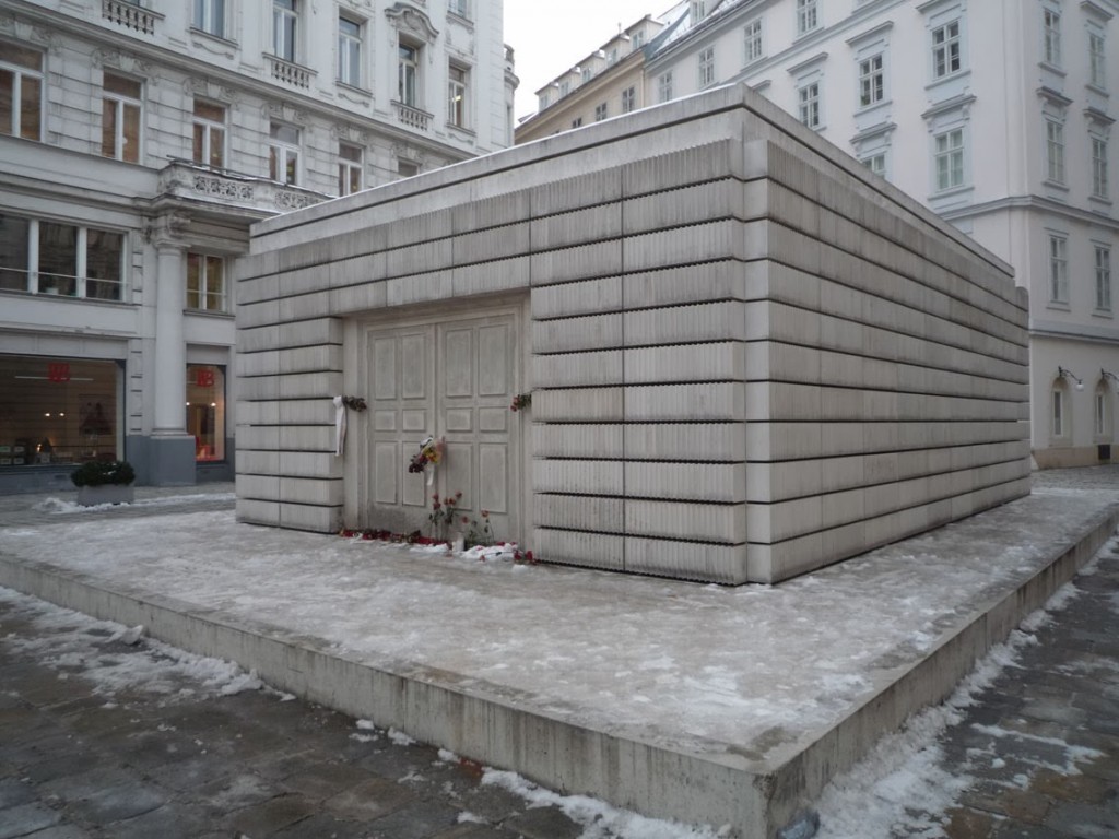 Le mémorial des victimes juives autrichiennes de la shoah est situé au dessus des vestiges de l'ancienne synagogue.