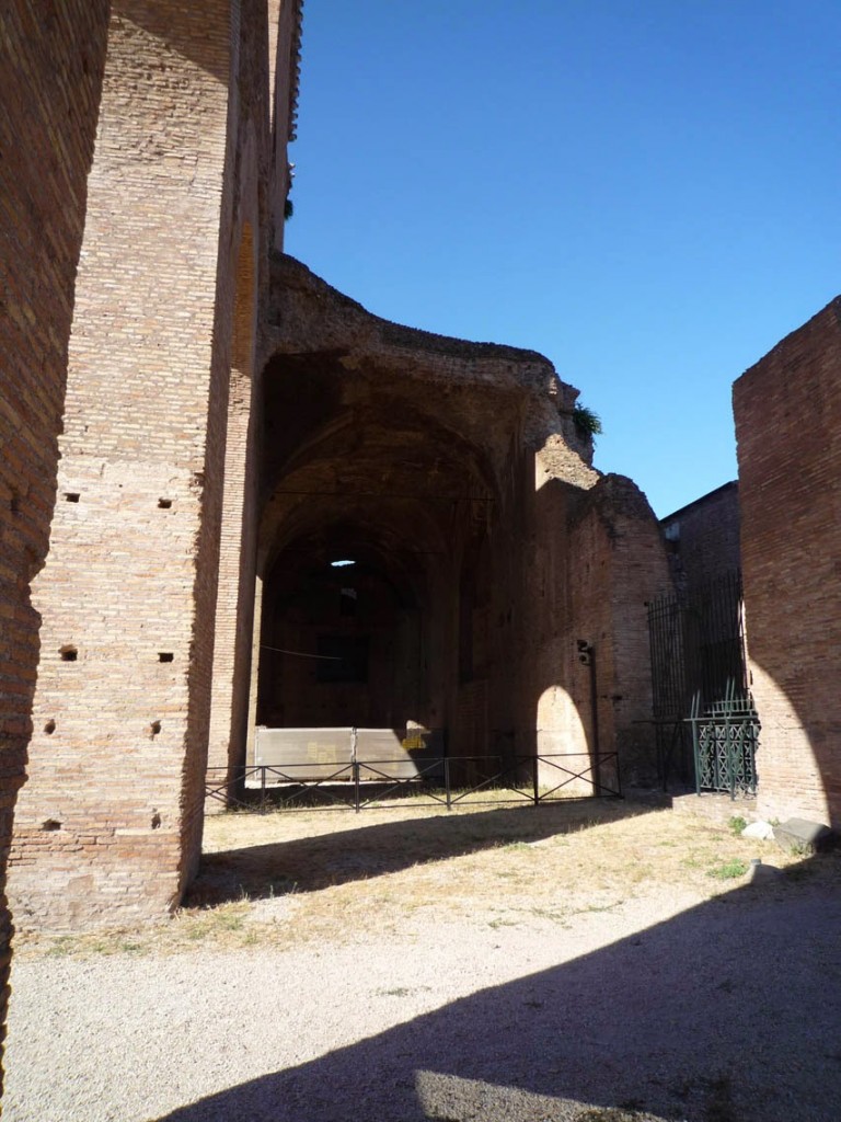 Le vestibule d'entrée n'avait qu'un niveau et se développait sur toute la longueur de la façade.