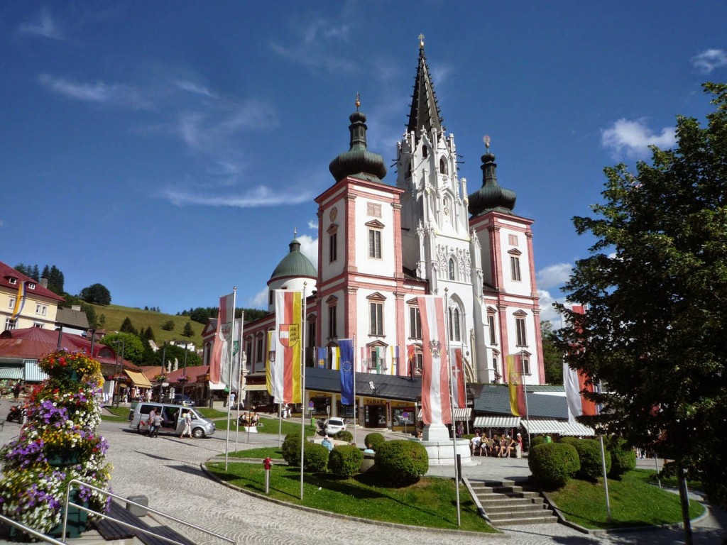 L'église gothique d'origine a été agrandie au XVIIe siècle.