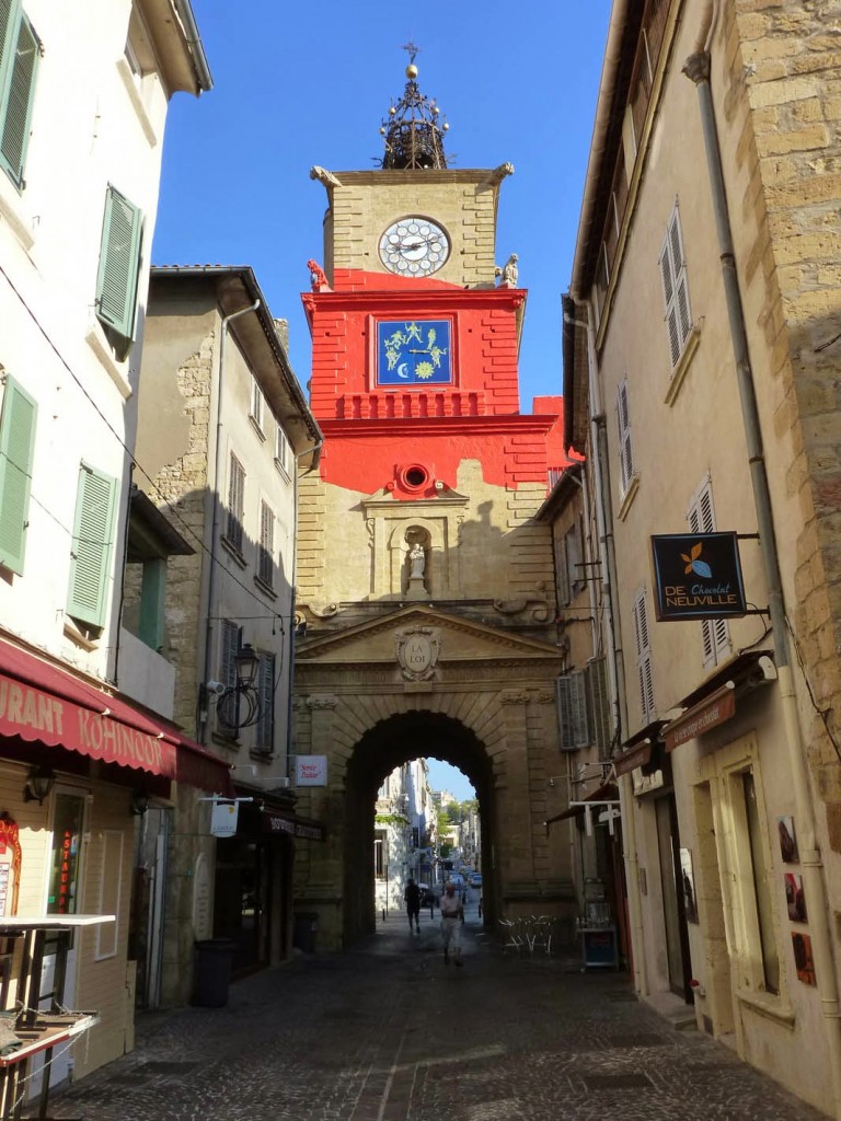 Ces fragments permettaient également de redécouvrir des monuments comme  la tour de l'Horloge.