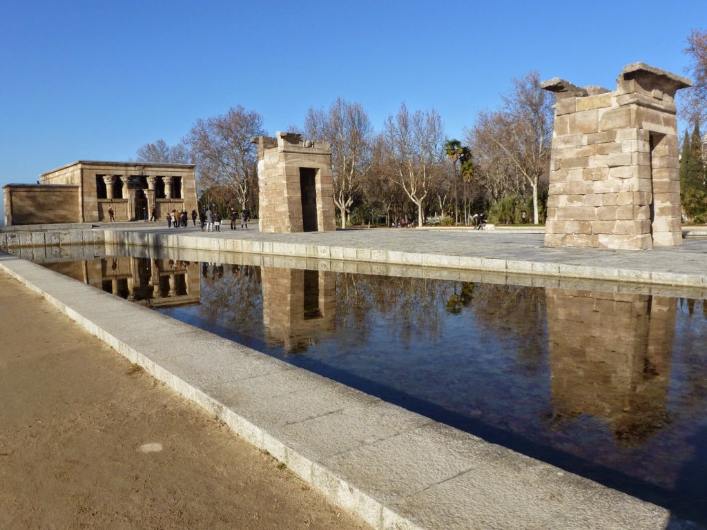 Il était à l'origine à Debod en Égypte, dans une vallée aujourd'hui sous les eaux.