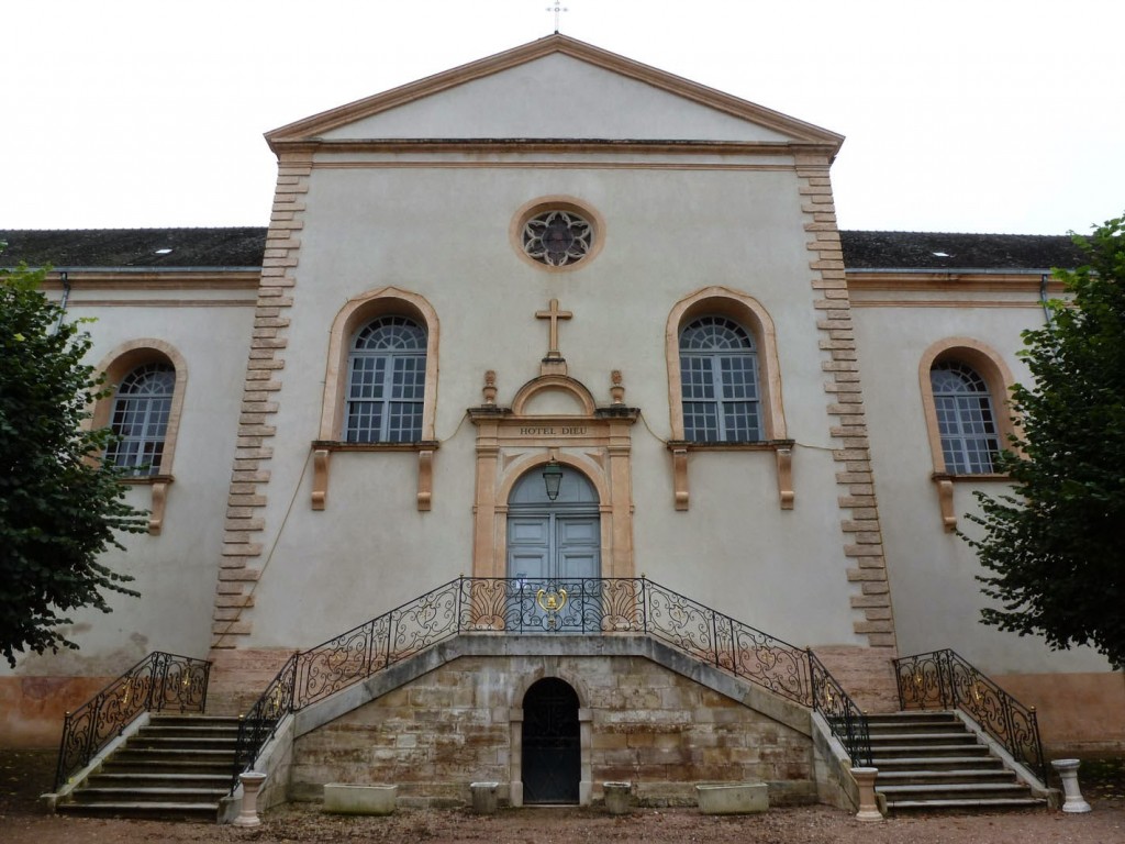 L'accès à la chapelle se fait par un escalier dont le garde-corps a été réalisé par le frère Placide.