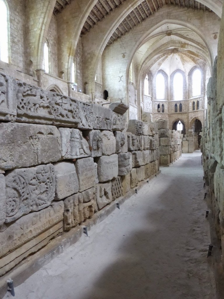 Une grande partie de la collection du musée lapidaire vient du démantèlement des fortifications de la ville sous Napoléon III.