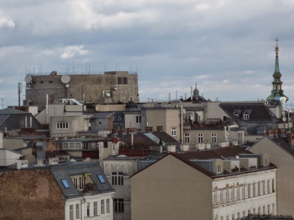 La tour 2G fonctionnait de paire avec celle de la "maison de la Mer". Située au milieu d'une caserne, elle est aujourd'hui utilisée par l'armée autrichienne.