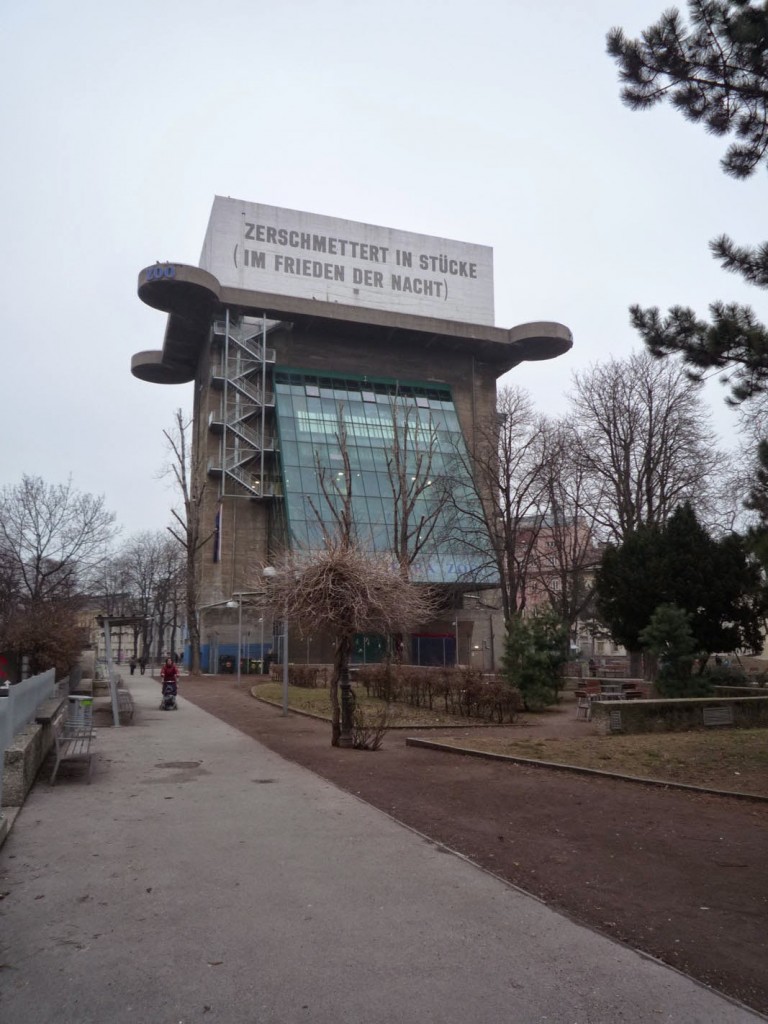 L'aquarium s'est installé en 1957 dans cette ancienne tour de DCA, terminée en juillet 1944.