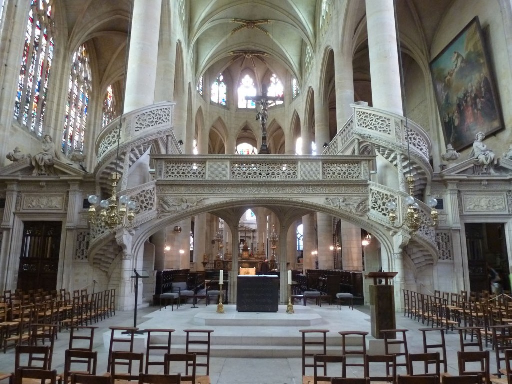 Servant de plateforme surélevée pour le chant et les lectures, et de clôture, la majorité des jubés ont disparu après le concile de Trente. Seul exemple encore en place à Paris, celui de l'église Saint-Étienne du Mont a failli être détruit au milieu du XVIIIe siècle.