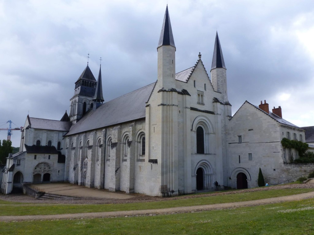 FONTEVRAUD Eglise abbatiale