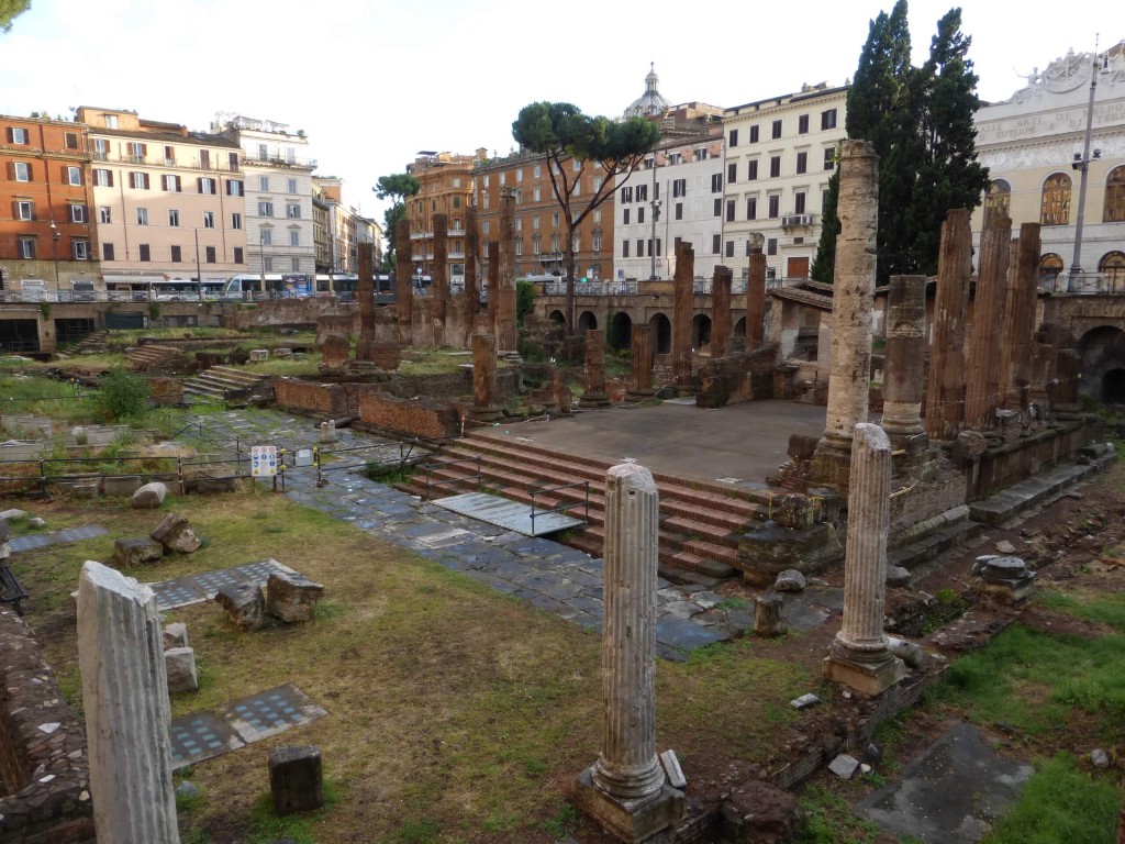 L'aire sacrée du Largo di Torre Argentina comprends quatre temples datant de l'époque républicaine.