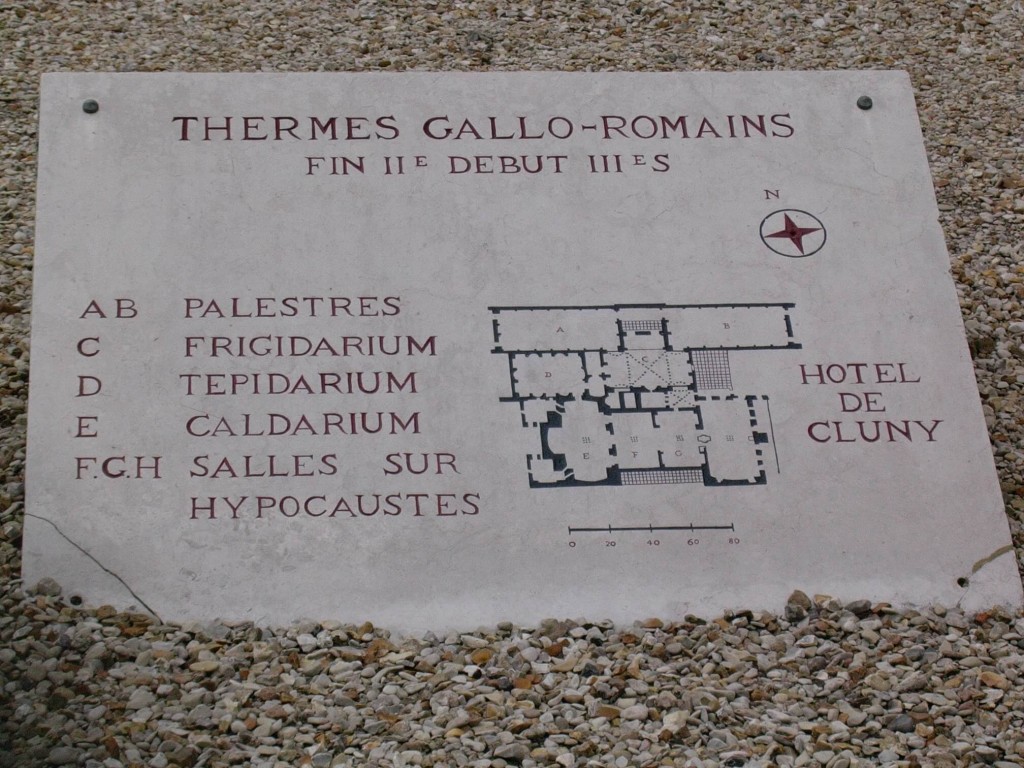 Plan du bâtiment des bains des thermes dont la numérotation des salles est reprise dans le texte.